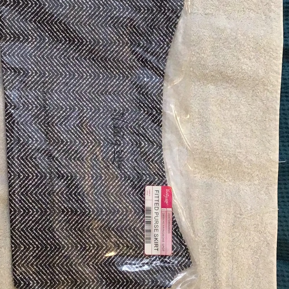 Thirty-one fitted purse skirt
